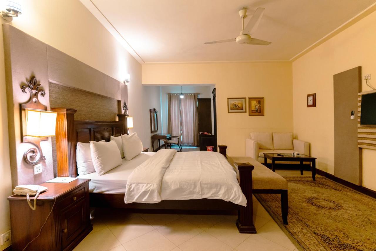 Shelton House Peshawar Hotel Exterior foto