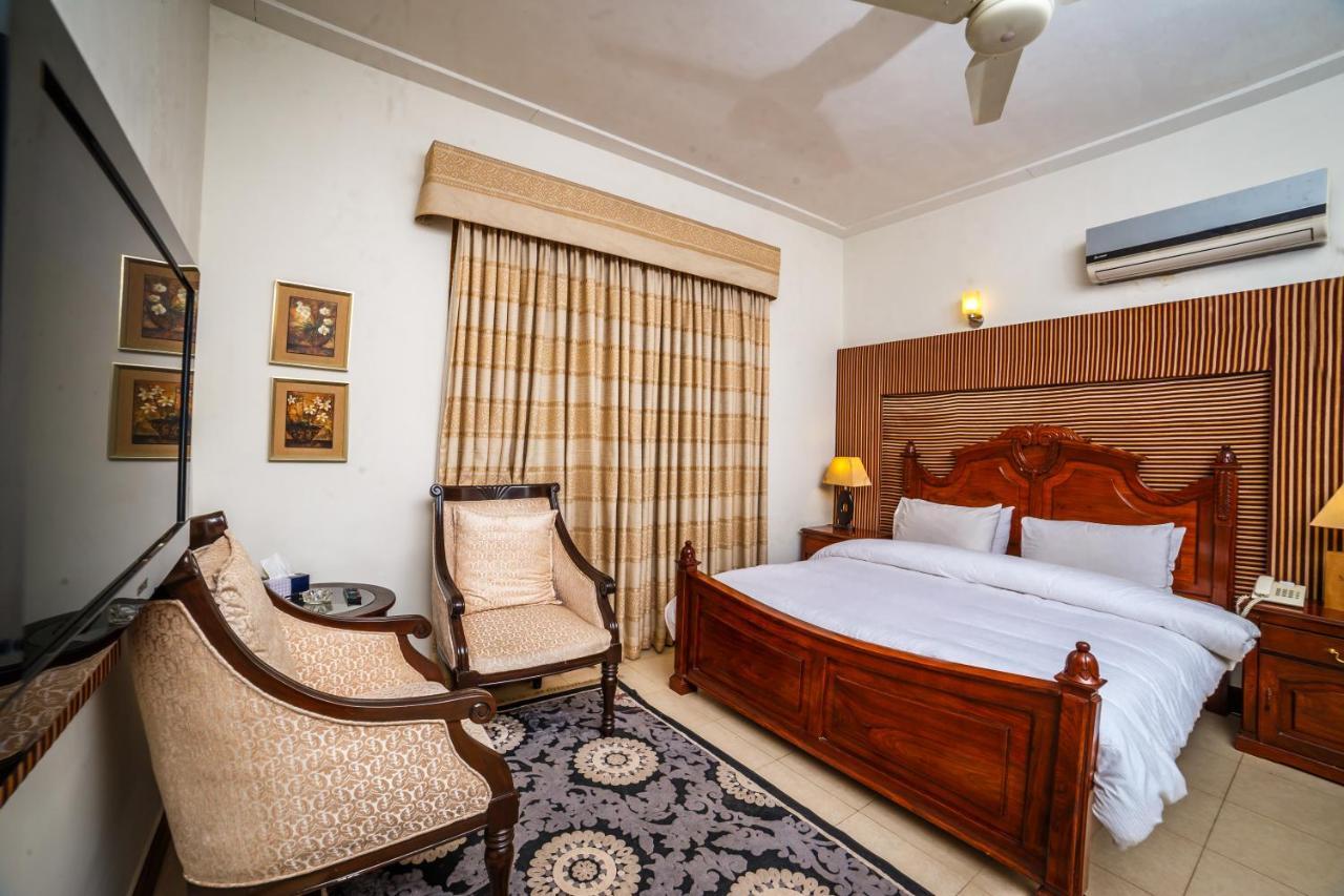 Shelton House Peshawar Hotel Exterior foto